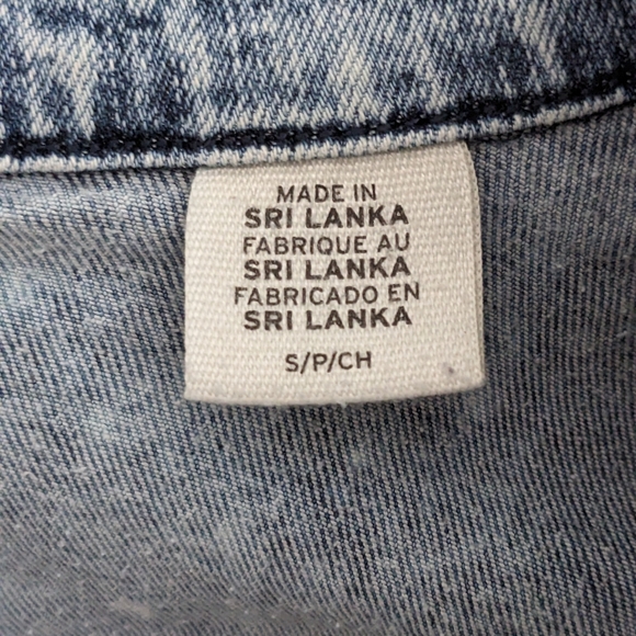 Denizen from Levi's Women's Jeans Jacket - Picture 13 of 16